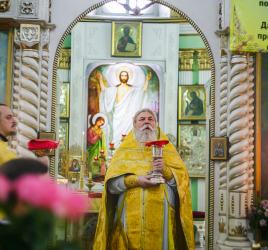 Божественная Литургия в Неделю 4-ю по Пятидесятнице
