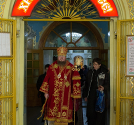 Пасхальное служение епископа Владимира в Петро-Павловском соборе